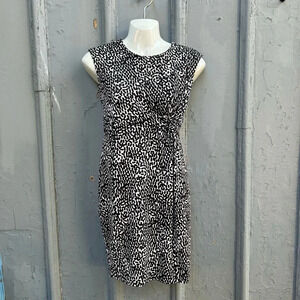 Diane Von  Furstenberg Twisty Clean Black & White Silk Jersey Shift, size 4